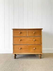 An Antique English Pine Chest of Drawers/Dresser c1890