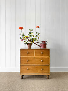 An Antique English Pine Chest of Drawers/Dresser c1890