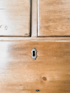 A Rustic Antique English Pine Chest of Drawers/Dresser c1890