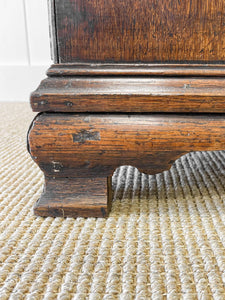 An Early 19th Century English Country Made Oak Chest of Drawers or Dresser