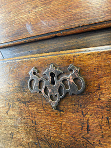 An Early 19th Century English Country Made Oak Chest of Drawers or Dresser