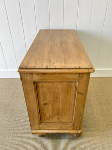 An Antique English Pine Chest of Drawers/Dresser c1890