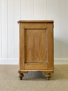 An Antique English Pine Chest of Drawers/Dresser c1890