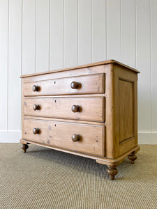 An Antique English Pine Chest of Drawers/Dresser c1890
