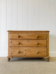 An Antique English Pine Chest of Drawers/Dresser c1890