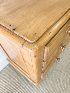 An Antique English Pine Chest of Drawers/Dresser c1890
