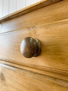 An Antique English Pine Chest of Drawers/Dresser c1890