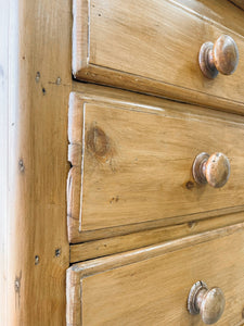 An Antique English Pine Chest of Drawers/Dresser c1890