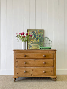 An Antique English Pine Chest of Drawers/Dresser c1890