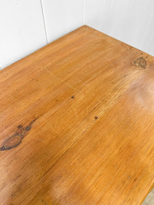 A 19th Century English Pine Chest of Drawers/Dresser