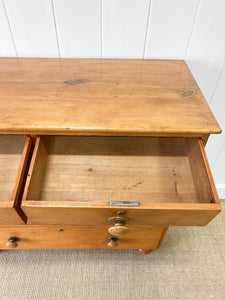 A 19th Century English Pine Chest of Drawers/Dresser