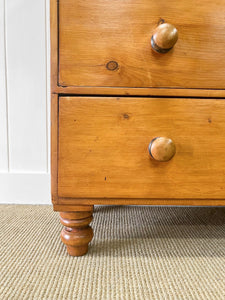 A 19th Century English Pine Chest of Drawers/Dresser