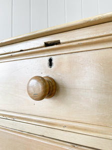 An Antique English Pine Chest of Drawers/Dresser c1890