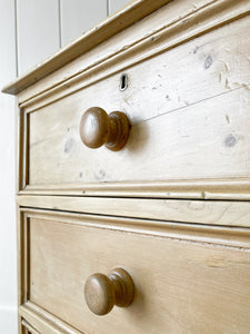 An Antique English Pine Chest of Drawers/Dresser c1890