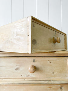 An Antique English Pine Chest of Drawers/Dresser c1890