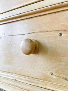 An Antique English Pine Chest of Drawers/Dresser c1890