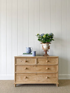 An Antique English Pine Chest of Drawers/Dresser c1890