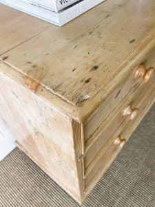 An Antique English Pine Chest of Drawers/Dresser c1890