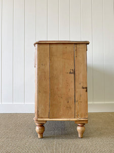 An Antique English Pine Chest of Drawers/Dresser c1890