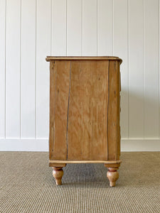 An Antique English Pine Chest of Drawers/Dresser c1890