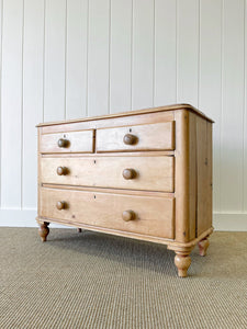 An Antique English Pine Chest of Drawers/Dresser c1890