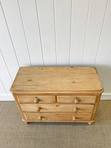 An Antique English Pine Chest of Drawers/Dresser c1890