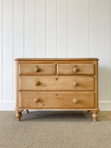An Antique English Pine Chest of Drawers/Dresser c1890