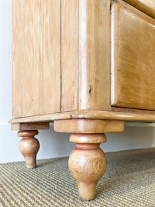 An Antique English Pine Chest of Drawers/Dresser c1890