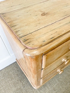 An Antique English Pine Chest of Drawers/Dresser c1890