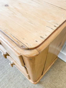 An Antique English Pine Chest of Drawers/Dresser c1890