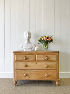 An Antique English Pine Chest of Drawers/Dresser c1890