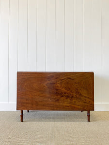 A Large English Country Mahogany Drop Leaf Table c1810