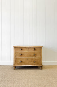 An Antique English Pine Chest of Drawers/Dresser c1890