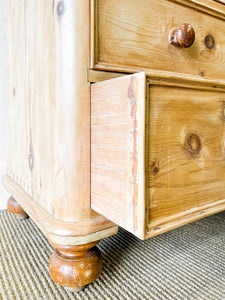 A Very Good Antique English Pine Chest of Drawers/Dresser c1890
