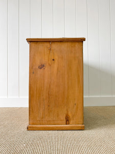 An Antique English Pine Chest of Drawers/Dresser with Wooden Knob Hardware