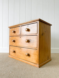 An Antique English Pine Chest of Drawers/Dresser with Wooden Knob Hardware
