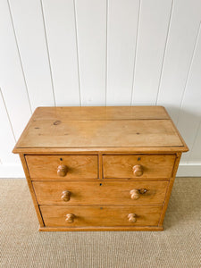 An Antique English Pine Chest of Drawers/Dresser with Wooden Knob Hardware
