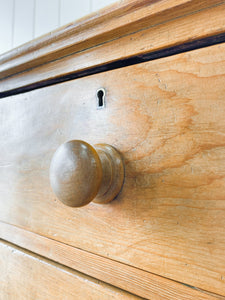 An Antique English Pine Chest of Drawers/Dresser with Wooden Knob Hardware