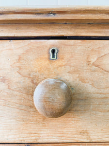 An Antique English Pine Chest of Drawers/Dresser with Wooden Knob Hardware