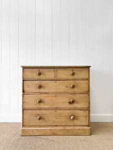 A 19th Century English Chest of Drawers/Dresser