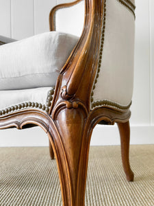 An Antique French Louis XV Style Walnut Bergere Arm Chair New Kravet Linen Upholstery
