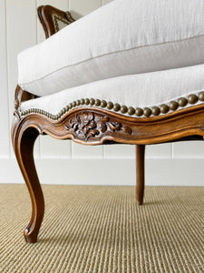 An Antique French Louis XV Style Walnut Bergere Arm Chair New Kravet Linen Upholstery