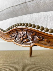 An Antique French Louis XV Style Walnut Bergere Arm Chair New Kravet Linen Upholstery