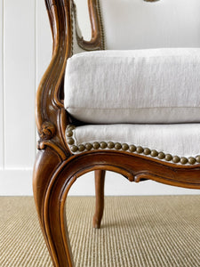 An Antique French Louis XV Style Walnut Bergere Arm Chair New Kravet Linen Upholstery