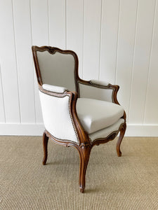 An Antique French Louis XV Style Walnut Bergere Arm Chair New Kravet Linen Upholstery