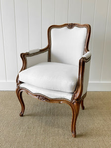 An Antique French Louis XV Style Walnut Bergere Arm Chair New Kravet Linen Upholstery