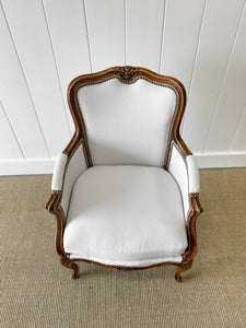 An Antique French Louis XV Style Walnut Bergere Arm Chair New Kravet Linen Upholstery