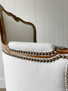 An Antique French Louis XV Style Walnut Bergere Arm Chair New Kravet Linen Upholstery