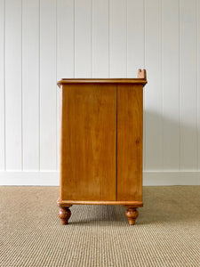 A Very Good English Pine Chest of Drawers Dresser with Wooden Knobs c1890