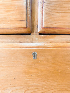 A Very Good English Pine Chest of Drawers Dresser with Wooden Knobs c1890